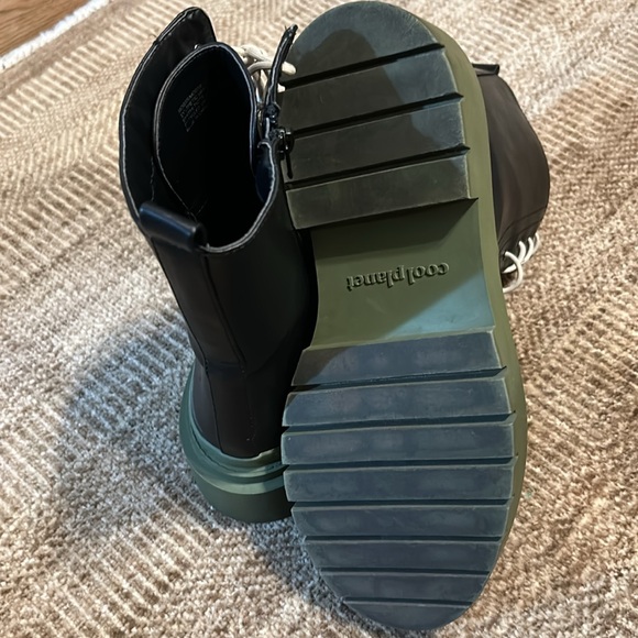 Urban Outfitters Steve Madden Cool Planet Moss Vegan Combat Boot Black 9.5 - Picture 5 of 6